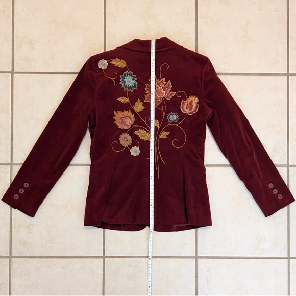91% Cotton Vintage Cabi Red Embroidered Floral Velvet Whimsigoth 90s Blazer - Picture 10 of 16